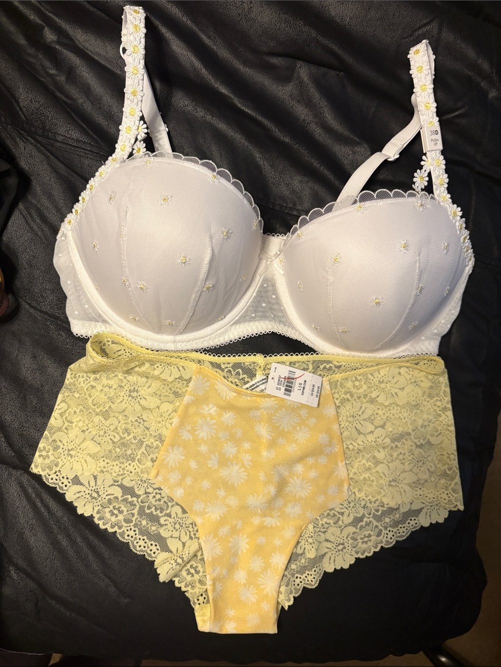 NWT Victoria's Secret White Daisy-Trim Underwire Bra 38D & matching panties (Lg)